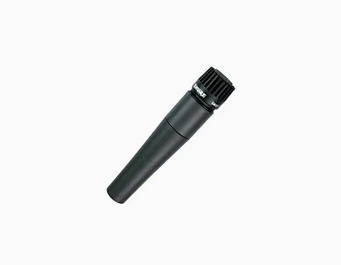 Microfone Shure SM57 com design preto e cápsula cardioide.