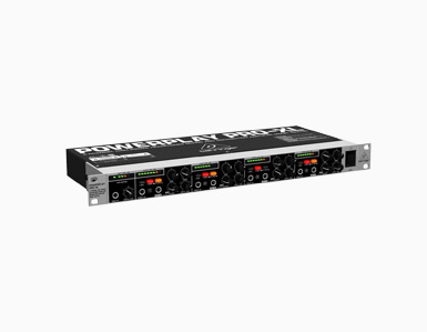 Amplificador Behringer Powerplay PRO-XL HA4700, rack, 4 canais e controles independentes.