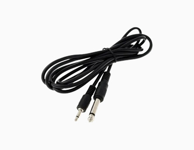 Cabo P10-P2 com conectores para instrumentos e dispositivos de áudio.